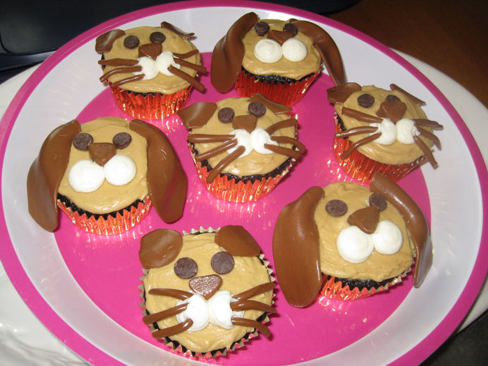 Woman Wonders If She Was Wrong To Bake Cupcakes For Her Office, Excluding A Certain Co-Worker