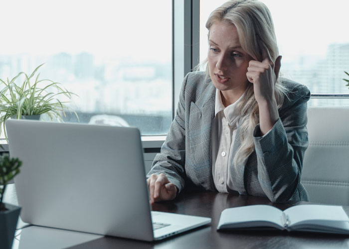 Employee Laughs In Boss' Face For Saying It's "Unethical" To Make Plans After Work, Takes The Case To The Director Employee Laughs In Boss' Face For Saying It's "Unethical" To Make Plans After Work, Takes The Case To The Director