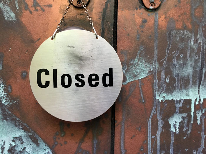 Manager &ldquo;Left Hanging&rdquo; In Elevator For 5 Hours With A Full Bladder After Her Employee Couldn&rsquo;t Help Her Because Of Her Own Absurd Rules