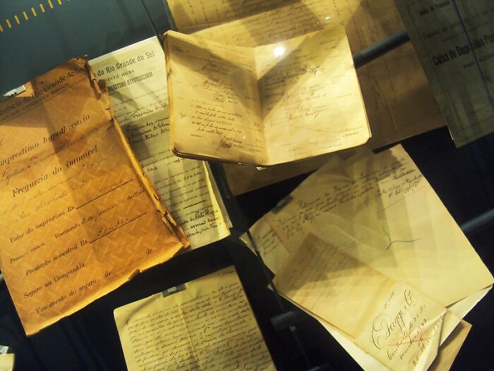 30 Times Thrift Store Workers And Clients Were So Stunned By Interesting Finds, They Just Had To Share Them Online - 3