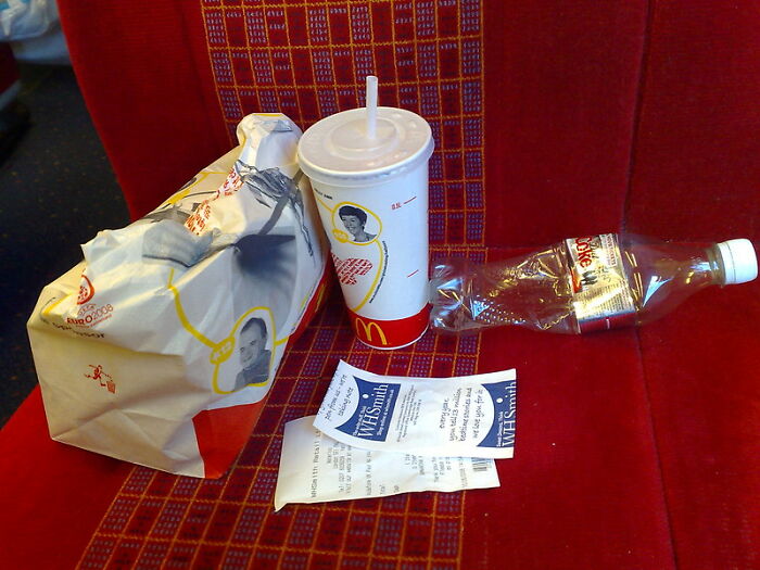 30 Behaviors That People In This Online Group Find Hard To Tolerate So They Judge Others For It