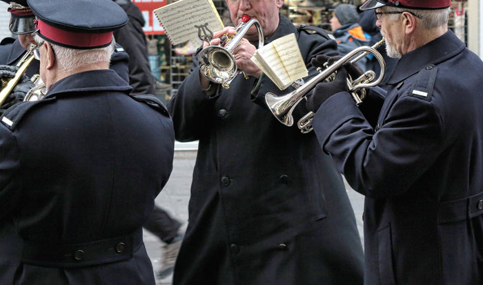 30 Times Thrift Store Workers And Clients Were So Stunned By Interesting Finds, They Just Had To Share Them Online - 25