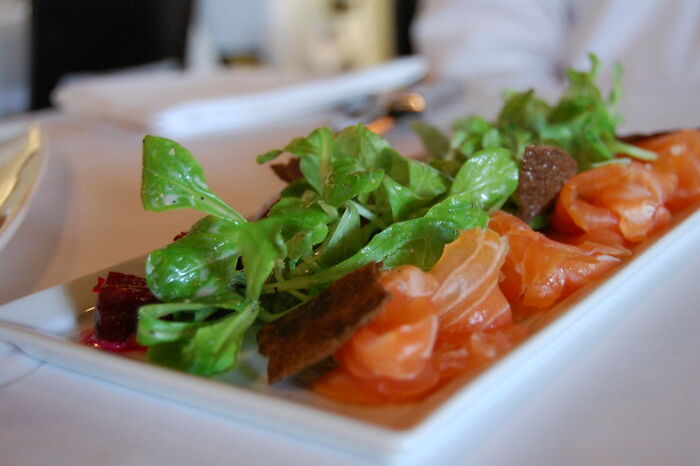 People Explain That They Or Someone They Knew Have Been Eating These 30 Foods Wrong For The Longest Time