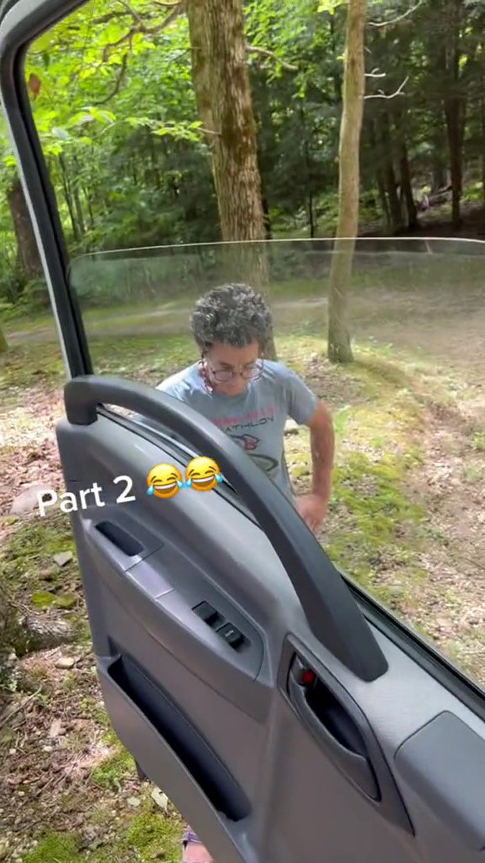 Man Captures A Karen Lying Under His Truck To Make Him Carry The Fridge He Delivered Inside On Video And Goes Viral Online