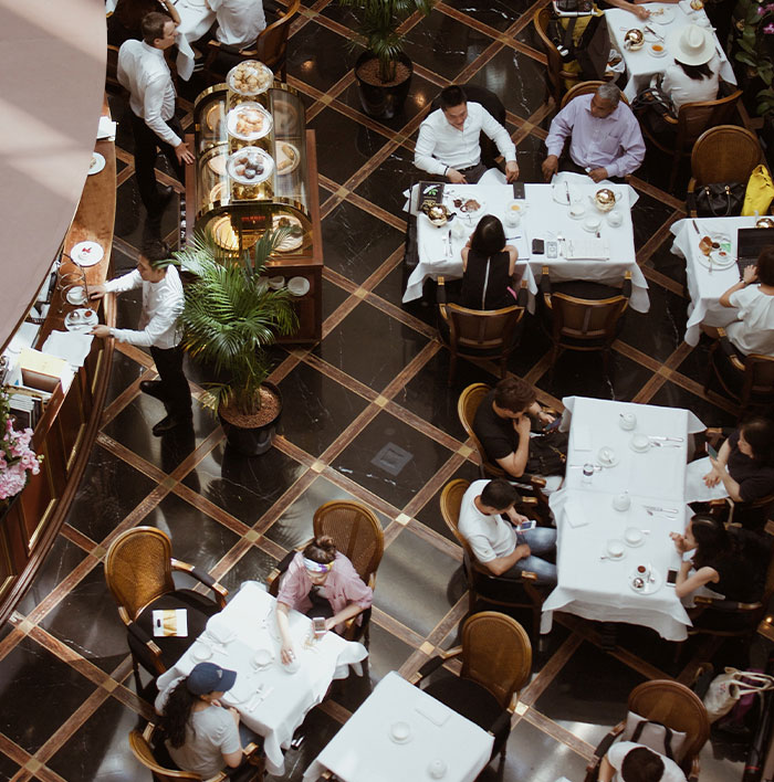 Plus-Size Woman Left In Shock After Waiter Fat-Shames Her So Outrageously, Other People Can't Even Believe It - 15