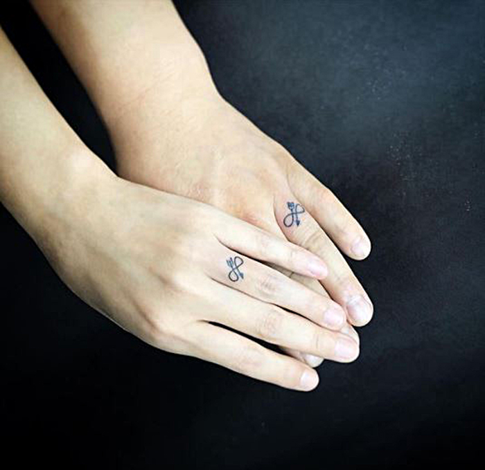 21 Creative Finger Tattoos 21 Creative Finger Tattoos