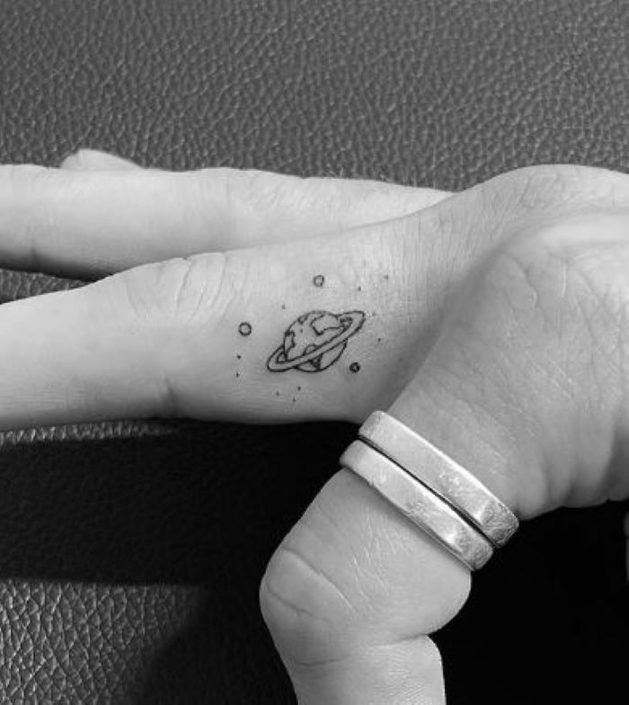 21 Creative Finger Tattoos 21 Creative Finger Tattoos