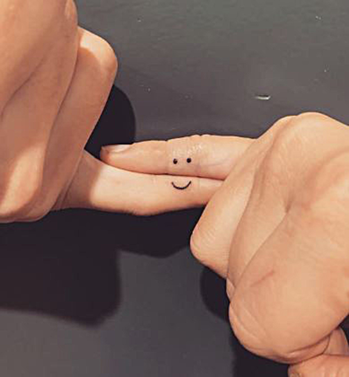 21 Creative Finger Tattoos 21 Creative Finger Tattoos