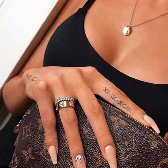 21 Creative Finger Tattoos 21 Creative Finger Tattoos