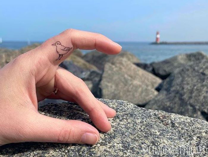 21 Creative Finger Tattoos 21 Creative Finger Tattoos