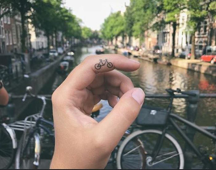 21 Creative Finger Tattoos 21 Creative Finger Tattoos