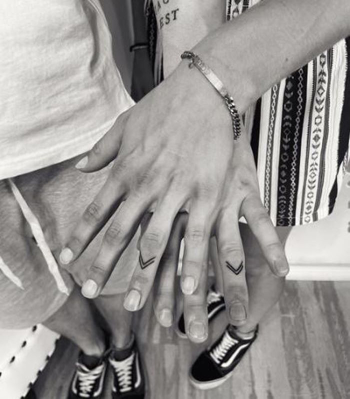 21 Creative Finger Tattoos 21 Creative Finger Tattoos