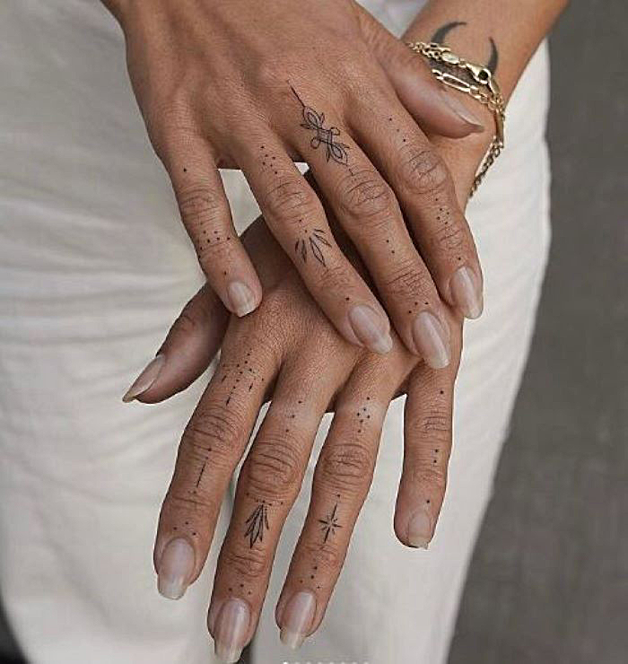 21 Creative Finger Tattoos 21 Creative Finger Tattoos