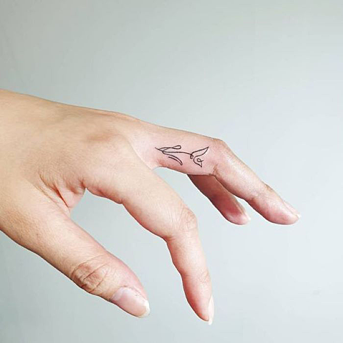 21 Creative Finger Tattoos 21 Creative Finger Tattoos