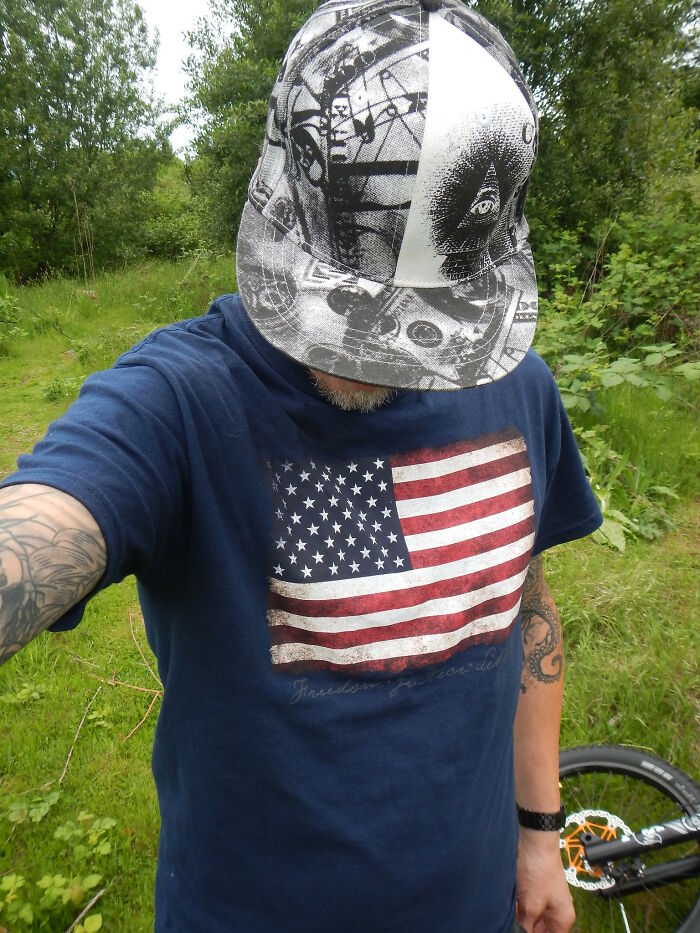 30 Behaviors That People In This Online Group Find Hard To Tolerate So They Judge Others For It