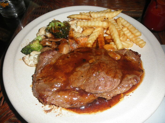 Person Asks "What Dishes Do Professional Chefs Dislike Preparing At A Restaurant?", Gets 30 Various Responses