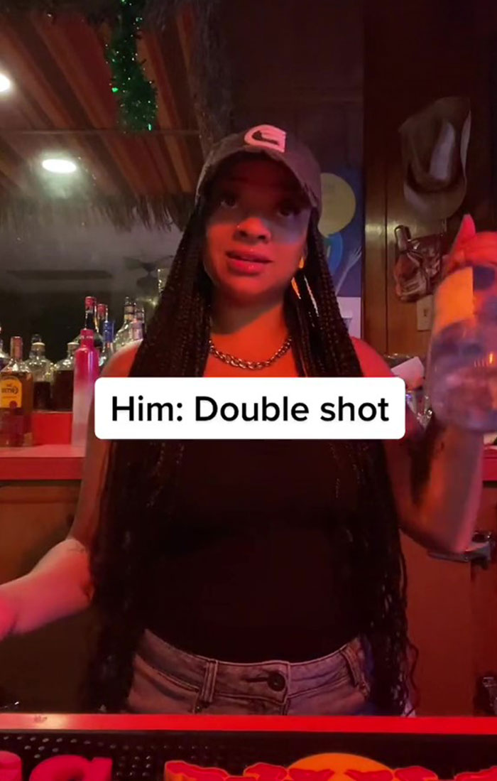 Bartender Gets Appreciated Online For Swapping Tequila With Water When She Suspects Danger Around Women Bartender Gets Appreciated Online For Swapping Tequila With Water When She Suspects Danger Around Women