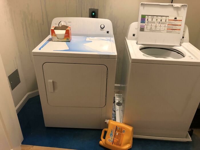 My Cat Knocked Over 2 Gallons Of Laundry Detergent Onto The Floor While I Was At Work (My Floor Is Not Blue... It’s White)