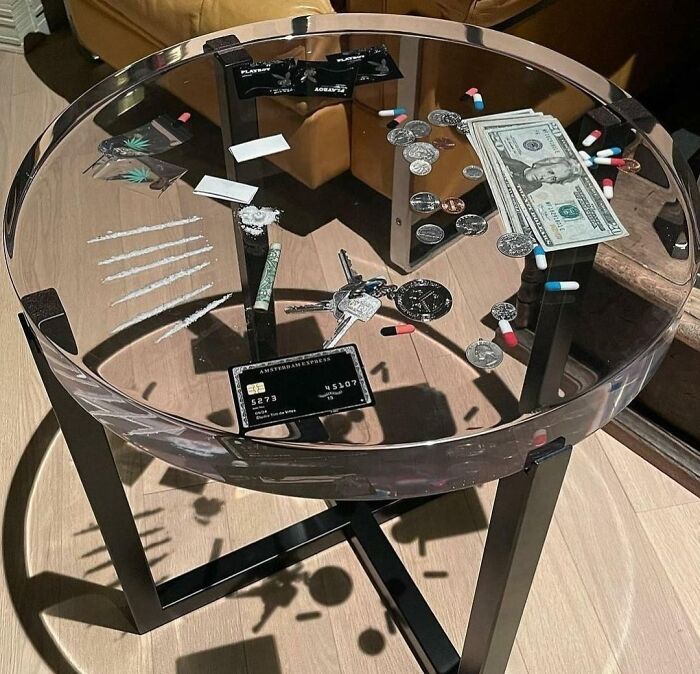 Esta mesa epoxi de “Chico malo”