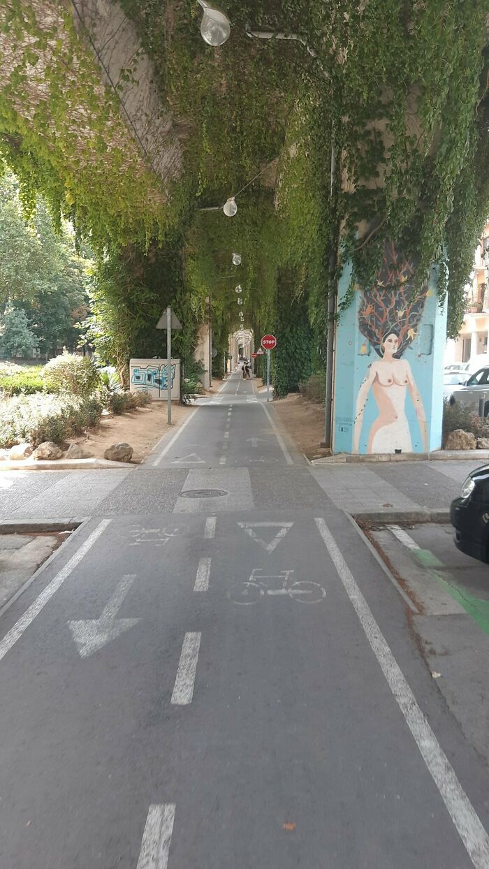 Un carril bici urbano amigable en Girona