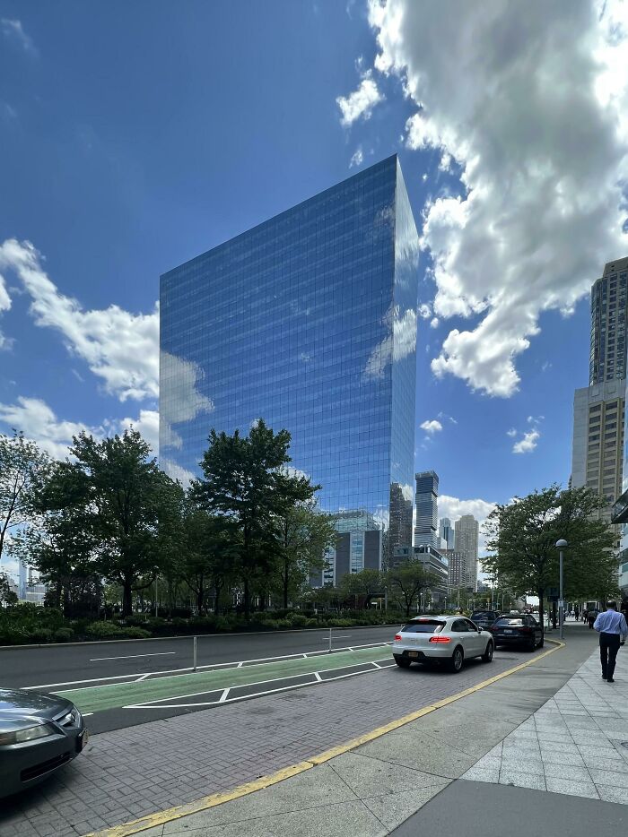 Polite Of This Building To Not Distract From The Beautiful Sky