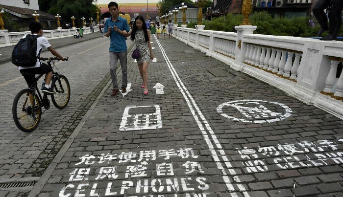 Cellphone Lane And No Cellphone Lane, Chongquing, China