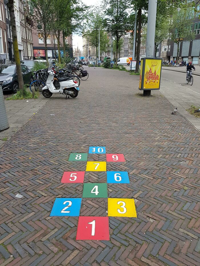 Sidewalk Hopscotch, Amsterdam (Photo: @marcovanhassel)