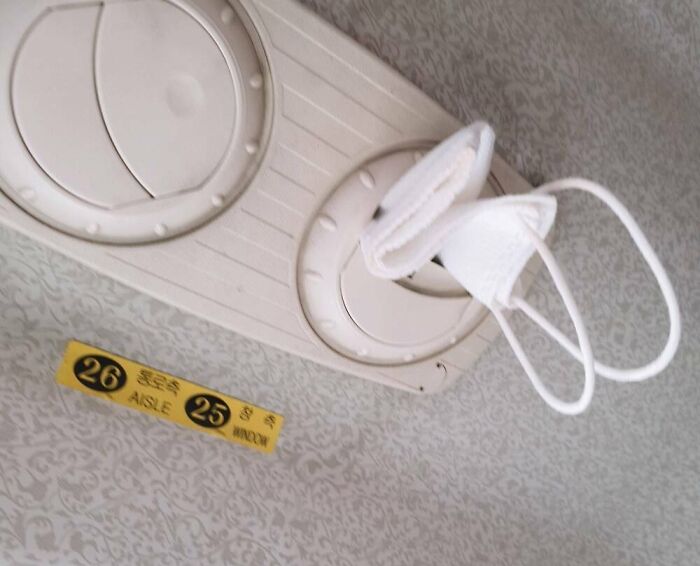 Someone Took Off Their Mask To Block The AC Vent In A Public Bus