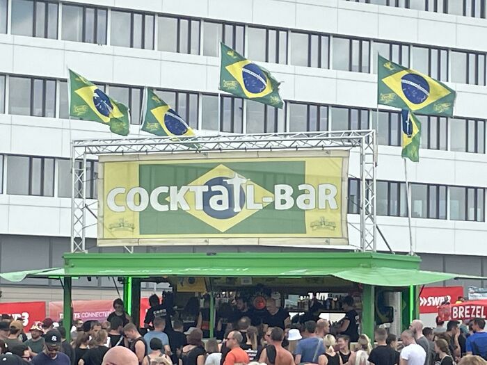 Missed Opportunity For Using The Jesus Statue As "T" Rather Than "I", Which Would Be More Readable And Intuitive