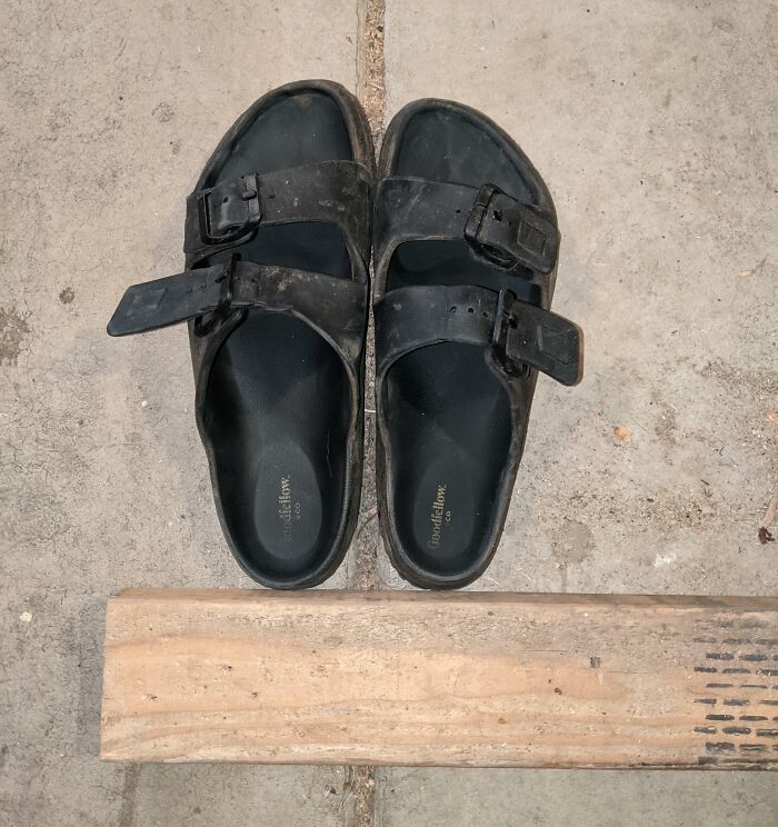 Went Kayaking In 100-Degree Heat. Put My Sandals Back On At The Beach To Find They Shrunk