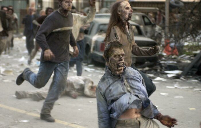 This Zombie In Dawn Of The Dead (2004) Doesn’t Have Any Gore Makeup Applied To His Stomach