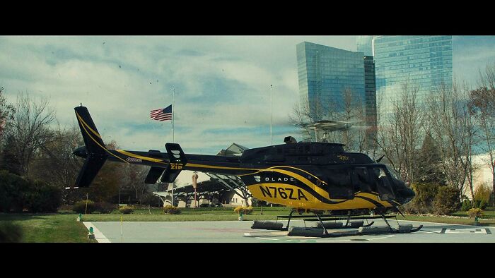 In Uncut Gems (2019) Howard Books Julia On A Blade Flight. The Movie Is Set In 2012 But Blade Didn't Exist Until 2014