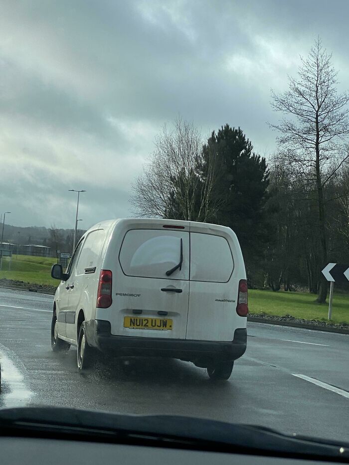 Por favor, ¿alguien podría explicarme el propósito de este limpiaparabrisas?