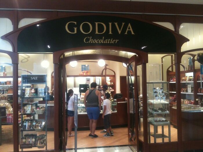 "I’m Glad My Retail Days Are Over": 30 Mystery Shopper Experiences That Show The Ugly Side Of Retail, As Shared On This Online Thread