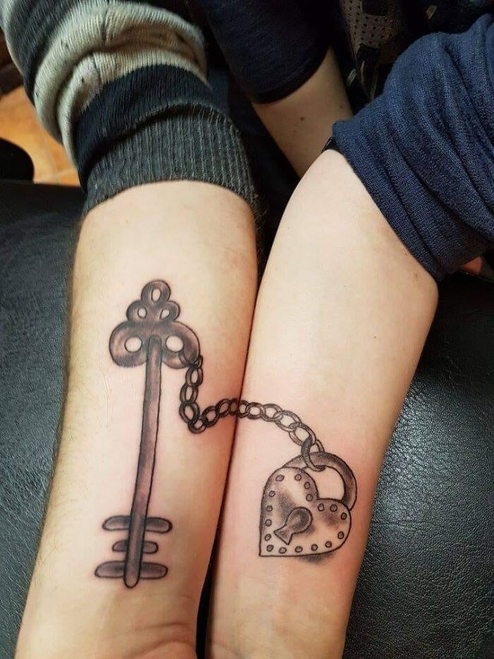 Esta llave ni siquiera cabría en el ojo de esa cerradura