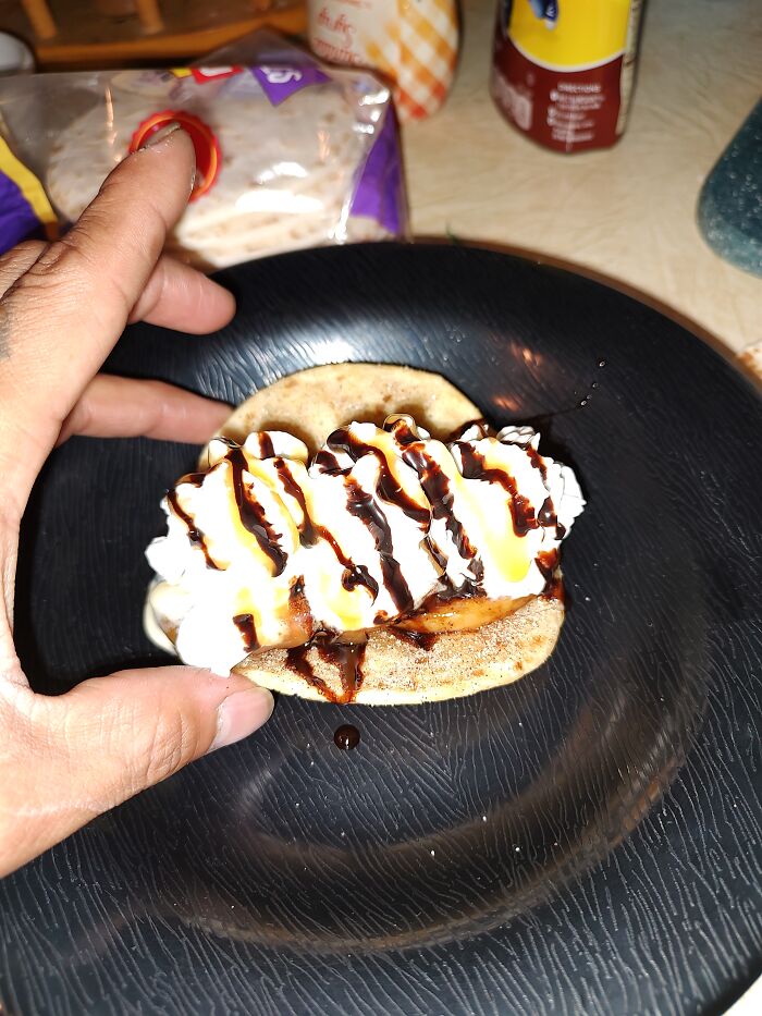 Baked Apple, Df Tortilla, Vanilla Ice Cream And Toppings🤌🏽