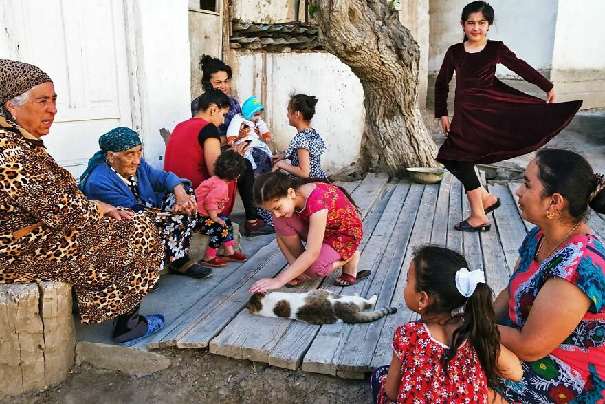 Meet Maciej Dakowicz's Breathtaking Street Photographs