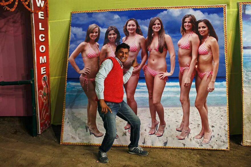 Meet Maciej Dakowicz's Breathtaking Street Photographs