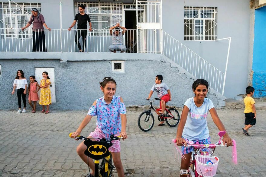 Meet Maciej Dakowicz's Breathtaking Street Photographs