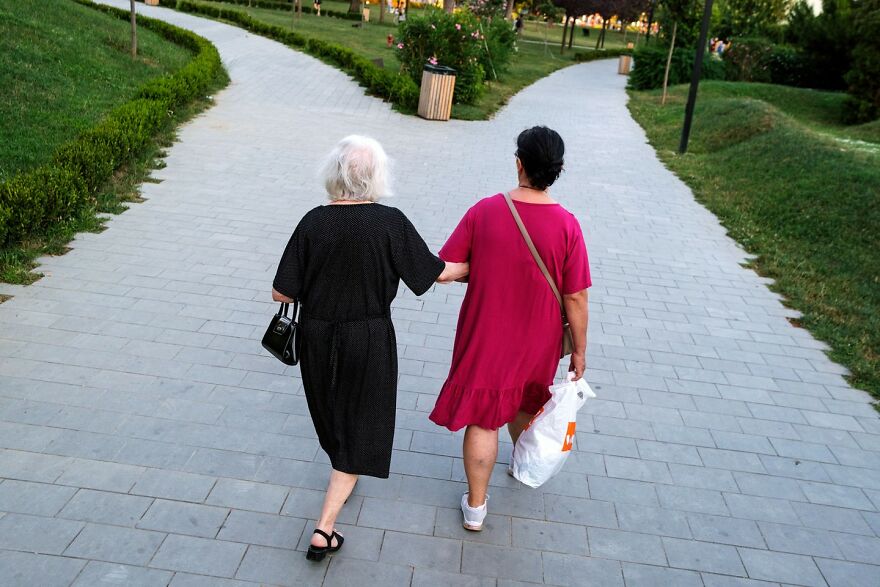 Meet Maciej Dakowicz's Breathtaking Street Photographs