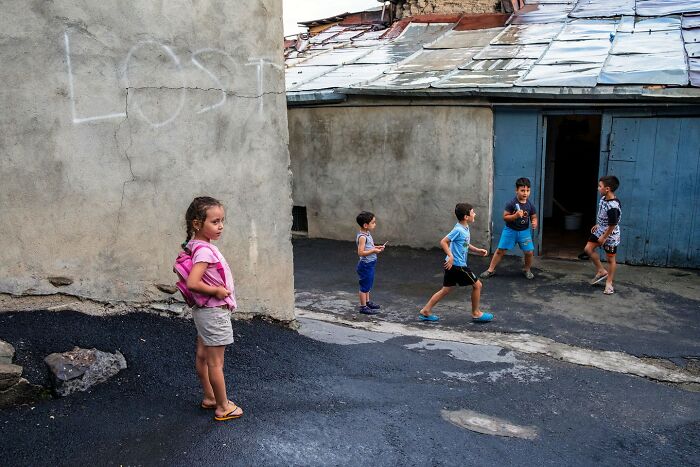 Scientist-Turned-Photographer Takes Pictures Of Ironic Everyday Moments (30 Pics)