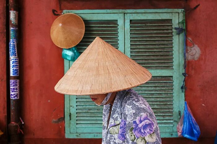 Scientist-Turned-Photographer Takes Pictures Of Ironic Everyday Moments (30 Pics)