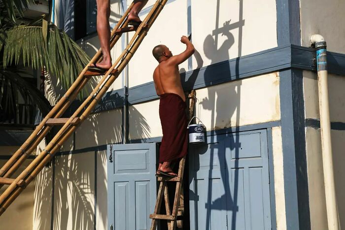 Scientist-Turned-Photographer Takes Pictures Of Ironic Everyday Moments (30 Pics)