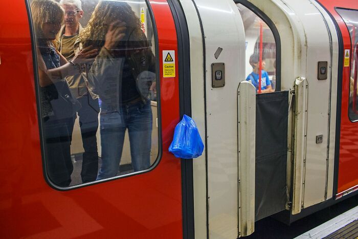 Scientist-Turned-Photographer Takes Pictures Of Ironic Everyday Moments (30 Pics)