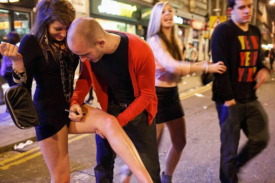 Meet Maciej Dakowicz's Breathtaking Street Photographs