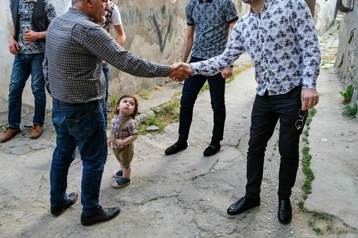 Scientist-Turned-Photographer Takes Pictures Of Ironic Everyday Moments (30 Pics)