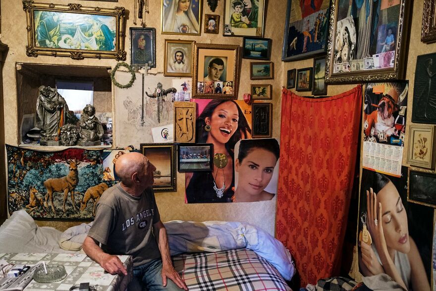 Meet Maciej Dakowicz's Breathtaking Street Photographs