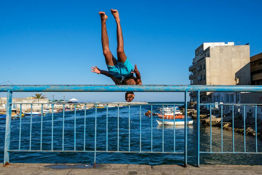 Meet Maciej Dakowicz's Breathtaking Street Photographs