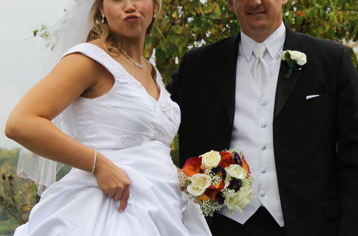 Relative Upset Their Niece Planned A Destination Wedding On A Sunday Night, Tells Her Off, And The Internet's Having None Of It Relative Upset Their Niece Planned A Destination Wedding On A Sunday Night, Tells Her Off, And The Internet's Having None Of It