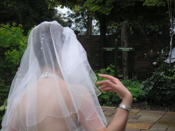 Man&rsquo;s About To Marry His Sister&rsquo;s Bully, Father Refuses To Give Her His Grandmother&rsquo;s Heirloom Veil And Causes Family Drama